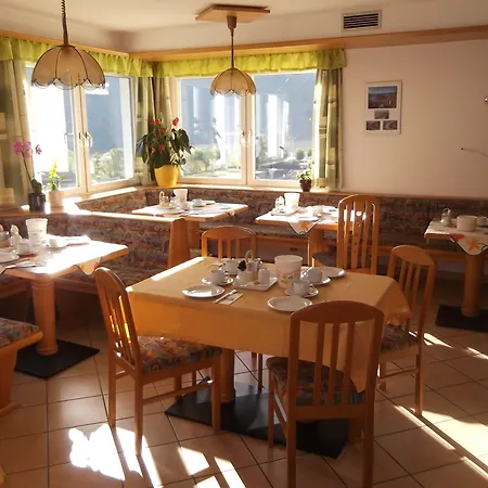 Feiken Проживание в семье Везенуфер